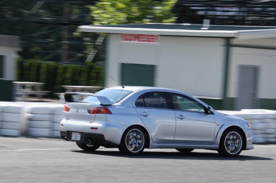  Mitsubishi Lancer Evolution X MR 2008 года  (фото 8 из 36)